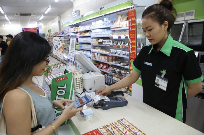 Thanh toán bằng mã QR đã trở thành thói quen phổ biến. Ảnh: H.Y