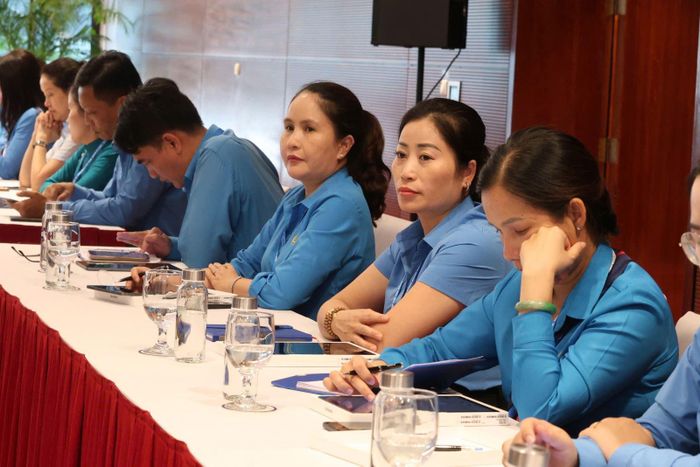Các đại biểu tham gia thảo luận về các chính sách cho người lao động.