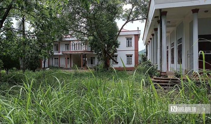 Trụ sở UBND xã Cẩm Sơn (cũ), thuộc xã Cẩm Thủy, tỉnh Thanh Hóa bỏ hoang nhiều năm nay (Ảnh: Xuân Chinh).