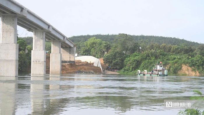 Cầu Hiếu Liêm được khởi công từ cuối năm 2024, cây cầu không chỉ phục vụ nhiệm vụ vận chuyển thiết bị cho dự án thủy điện mà còn mang ý nghĩa dân sinh đặc biệt quan trọng đối với người dân địa phương.