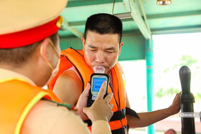 Bộ Công an cũng đang đề xuất sửa đổi Nghị định số 168/2024/NĐ-CP theo hướng không nâng mức phạt, không nâng mức trừ điểm giấy phép lái xe đối với các hành vi vi phạm hiện hành.