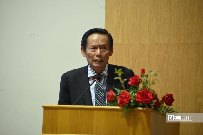 Luật sư, Tiến sĩ Phan Trung Hoài, Phó Chủ tịch Liên đoàn Luật sư Việt Nam, Trọng tài viên Quốc tế Việt Nam trình bày tại hội thảo.