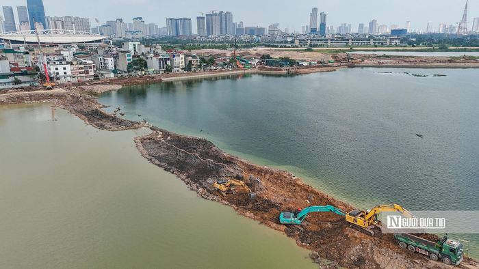 Phần lớn diện tích lòng hồ đã được đào sâu, hình thành vùng chứa nước. Hồ điều hòa Phú Đô đã tham gia vào công tác thoát nước trong đợt mưa tháng 5 vừa qua.