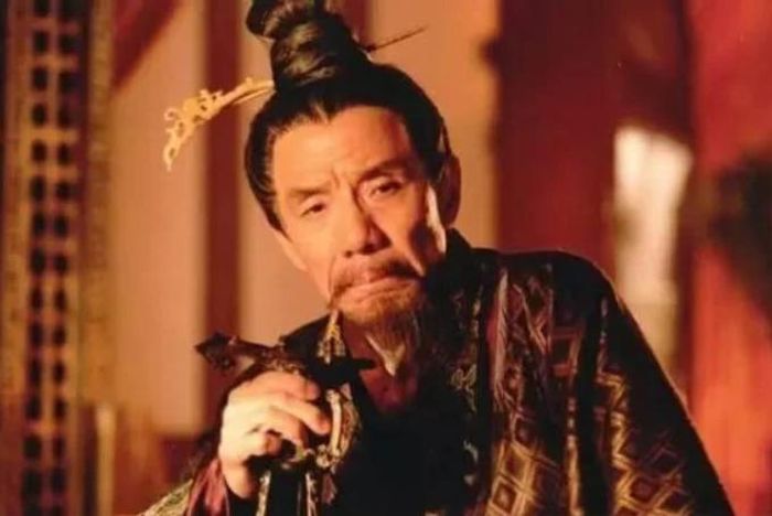 Ngoài đời, Ngụy Tông Vạn nổi tiếng là nghệ sĩ kín tiếng, dành phần lớn thời gian cho nghề diễn và nghiên cứu nhân vật.