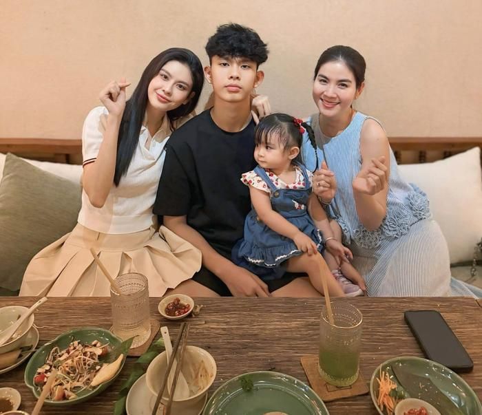 Trương Quỳnh Anh thường đưa con trai Cát An đi gặp gỡ những đồng nghiệp ở trong giới showbiz. Ảnh: FBNV
