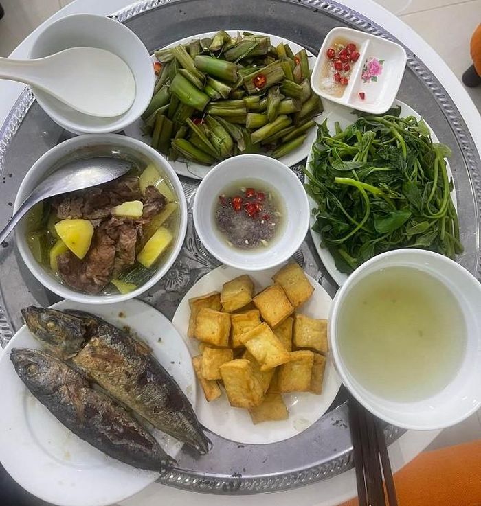 Bữa cơm ngày hè của người dân xứ Nghệ.