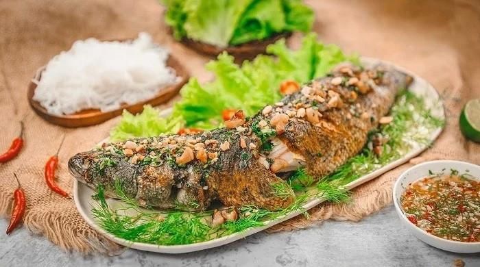 Món cá lóc nướng trui theo kiểu miền Tây.