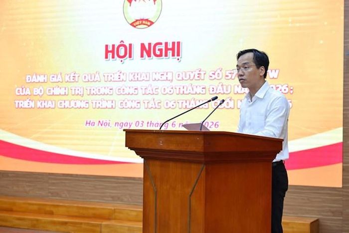 Ông Nguyễn Bình Minh - Ủy viên Đoàn Chủ tịch, Chánh Văn phòng Cơ quan UBTƯ MTTQ Việt Nam - trình bày báo cáo tại Hội nghị