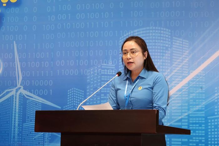 Đại diện LĐLĐ thành phố Hải Phòng phát biểu tại trung tâm thảo luận số 4