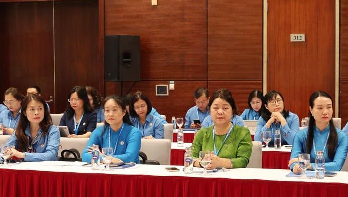 Các đại biểu tham dự thảo luận
