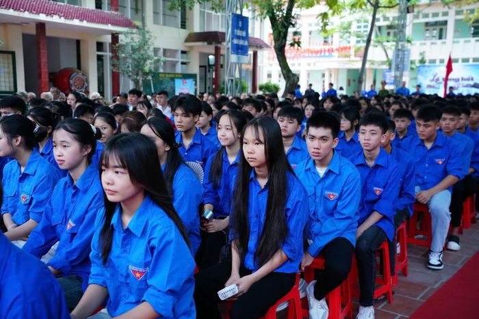 Giới trẻ xứ Lạng tham gia Lễ ra quân tình nguyện hè 2026.