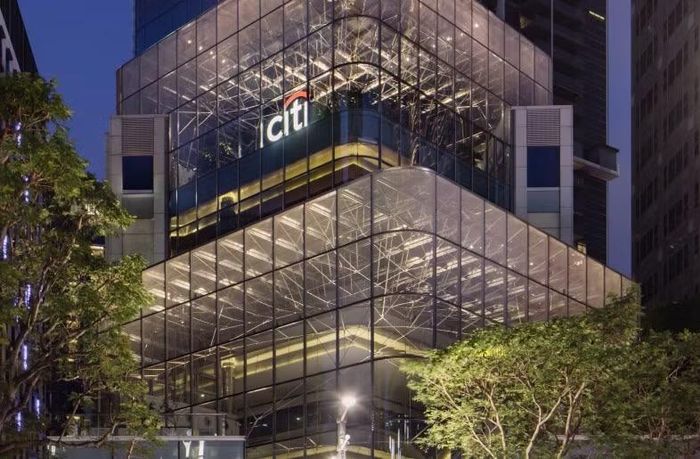 Citi Private Bank (thuộc Citigroup) cung cấp và tư vấn các giải pháp đầu tư, quản lý tài sản và tư vấn tài chính cho giới siêu giàu, doanh nhân và các văn phòng gia đình trên toàn cầu