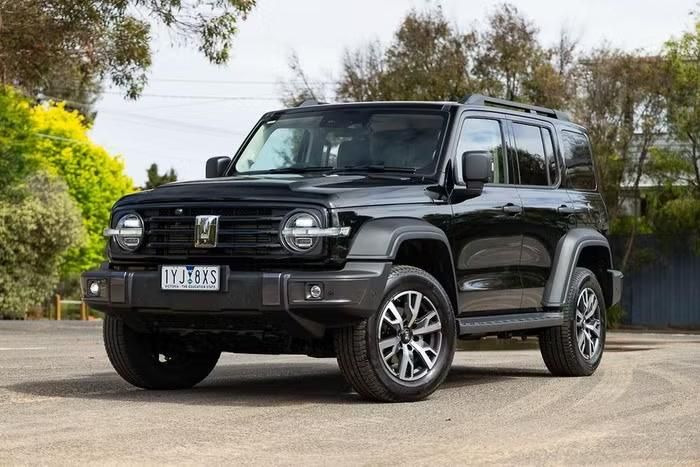 GWM Tank 300 có kiểu dáng khá tương đồng với Toyota Land Cruiser FJ