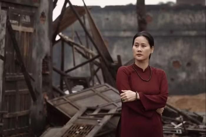 Năm ngoái, cô góp mặt trong bộ phim bom tấn Mưa Đỏ. Dự án đã tạo nên cơn sốt trên phạm vi cả nước và đạt doanh thu hơn 700 tỷ đồng