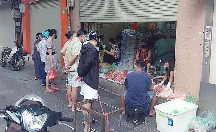Vượt qua khó khăn, những H1, H2 vẫn cung ứng thực phẩm cho cư dân Hà Nội trong suốt đại dịch Covid 19. Ảnh: TTC