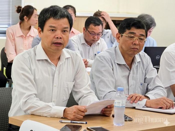 Phó Chủ tịch UBND tỉnh Gia Lai Nguyễn Hữu Quế (đầu tiên bên trái) chia sẻ thông tin