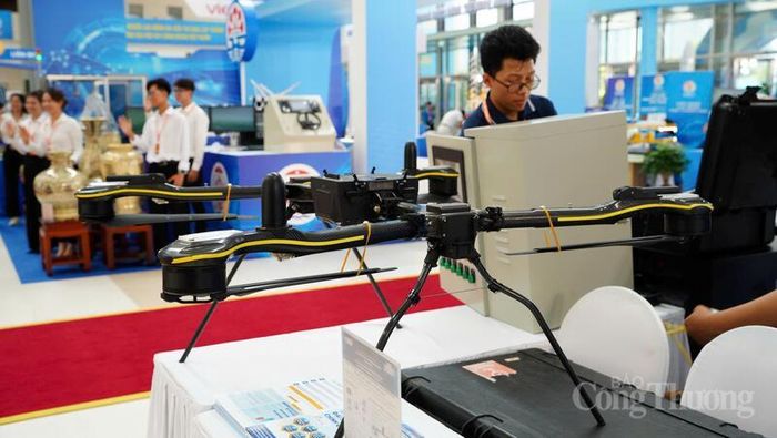 Không gian trưng bày được thiết kế theo hướng hiện đại, trực quan và giàu tính trải nghiệm. Ảnh: Thái Mạnh
