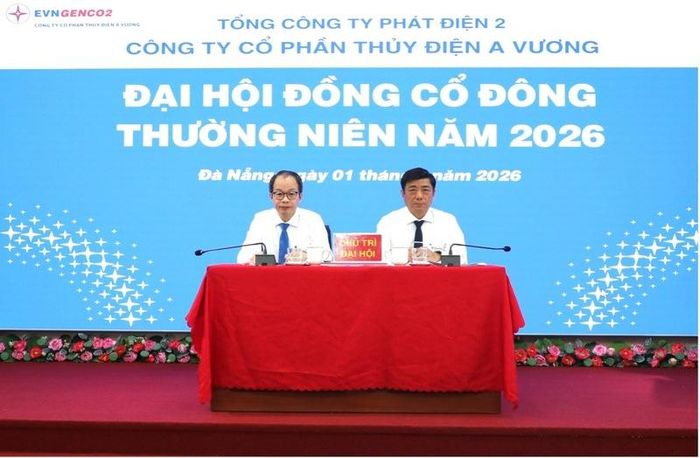 Ông Lưu Ngọc Mai Phi, Chủ tịch HĐQT AVC (bên phải) và ông Cao Huy Bảo, Tổng Giám đốc AVC (bên trái) chủ trì đại hội. Ảnh: Bình An