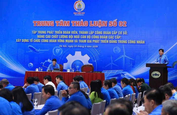 Tập trung phát triển đoàn viên, thành lập công đoàn cơ sở; nâng cao chất lượng đội ngũ cán bộ công đoàn các cấp; xây dựng tổ chức Công đoàn vững mạnh và tham gia phát triển Đảng trong công nhân. Ảnh: Quang Vinh