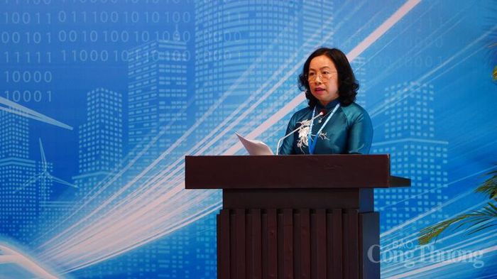 Bà Thái Thu Xương - Phó Chủ tịch Thường trực Tổng Liên đoàn Lao động Việt Nam phát biểu tại phiên thảo luận. Ảnh: Thái Mạnh