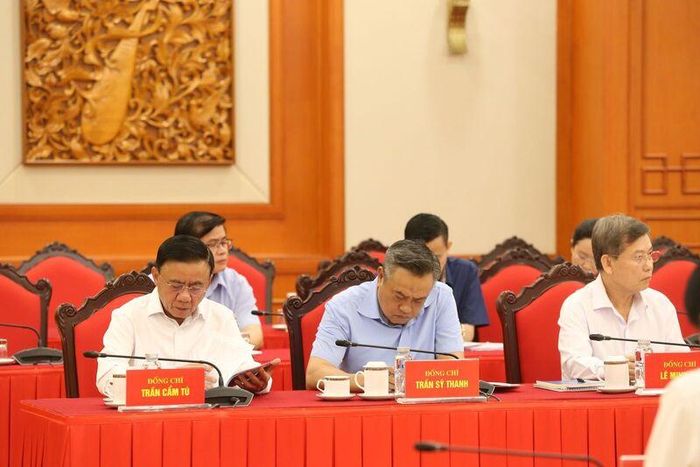 Các đại biểu dự cuộc làm việc.