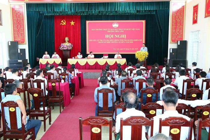 Toàn cảnh hội nghị tiếp xúc cử tri tại phường Trúc Lâm.