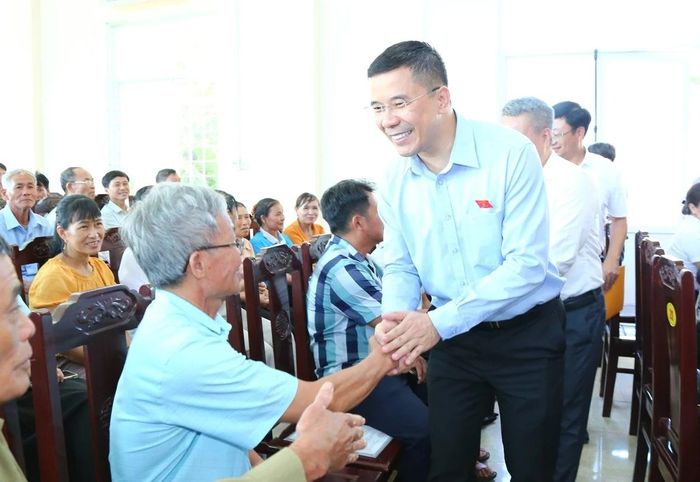 Đồng chí Nguyễn Hồng Phong, Ủy viên dự khuyết Trung ương Đảng, Phó Bí thư Thường trực Tỉnh ủy, Chủ tịch HĐND tỉnh với cử tri phường Trúc Lâm.
