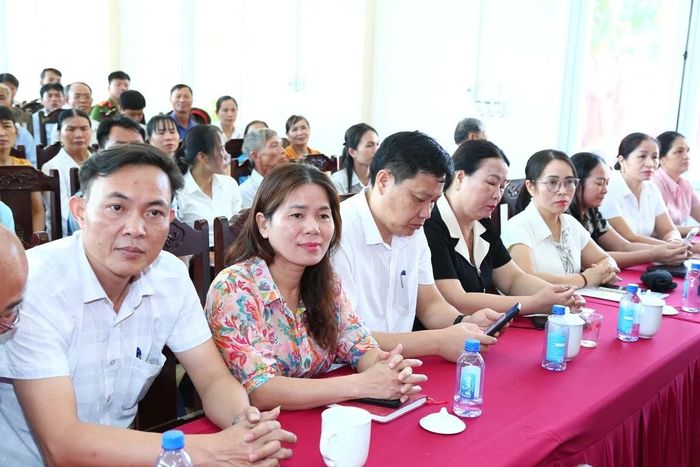 Cử tri phường Trúc Lâm tham dự hội nghị.