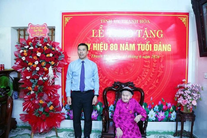 Phó Bí thư Thường trực Tỉnh ủy Nguyễn Hồng Phong phát biểu tại buổi lễ.