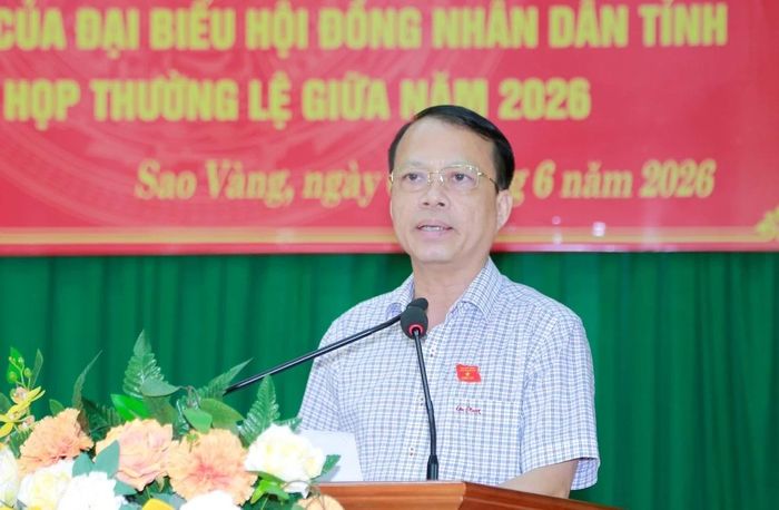 Đại biểu Đỗ Ngọc Duy, Phó Trưởng ban Kinh tế - Ngân sách HĐND tỉnh báo cáo kết quả giải quyết các ý kiến, kiến nghị của cử tri gửi tới kỳ họp cuối năm 2025 của HĐND tỉnh.
