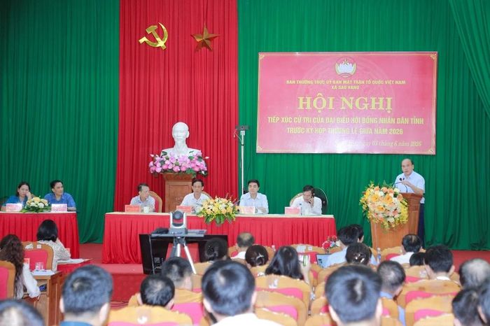 Đại diện lãnh đạo Sở Giáo dục và Đào tạo tiếp thu, giải trình nội dung kiến nghị liên quan.