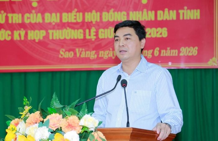 Chủ tịch UBND tỉnh Nguyễn Hoài Anh tiếp thu và làm rõ các kiến nghị của cử tri.