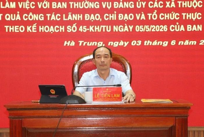 Đồng chí Lê Tiến Lam, Ủy viên Ban Thường vụ Tỉnh ủy, Phó Chủ tịch Thường trực HĐND tỉnh chủ trì hội nghị.