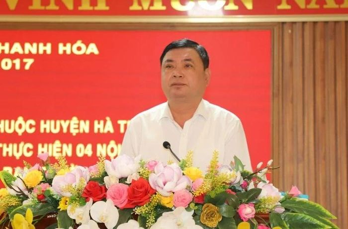 Lãnh đạo xã Hà Trung phát biểu tại hội nghị.
