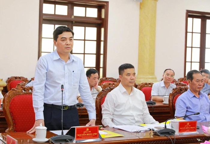 Phó Bí thư Tỉnh ủy, Chủ tịch UBND tỉnh Nguyễn Hoài Anh phát biểu tại hội nghị.