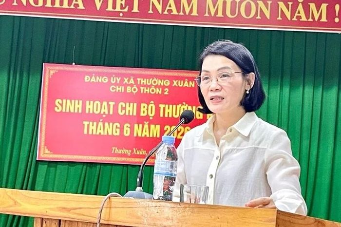 Phó Chủ tịch Thường trực Ủy ban MTTQ tỉnh Đỗ Thị Toán phát biểu tại buổi sinh hoạt.