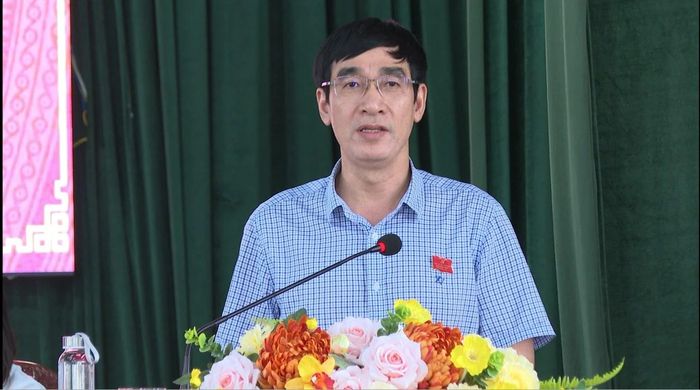 Đại biểu HĐND tỉnh Nguyễn Ngọc Tiến, Ủy viên Ban Thường vụ, Trưởng ban Nội chính Tỉnh ủy tiếp thu, giải trình các vấn đề cử tri quan tâm