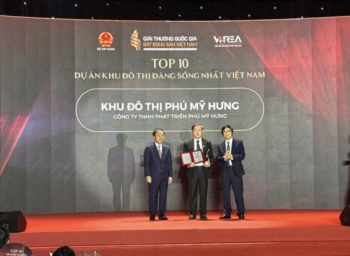 Khu đô thị Phú Mỹ Hưng được trao danh hiệu “Top 10 dự án khu đô thị đáng sống nhất Việt Nam”.