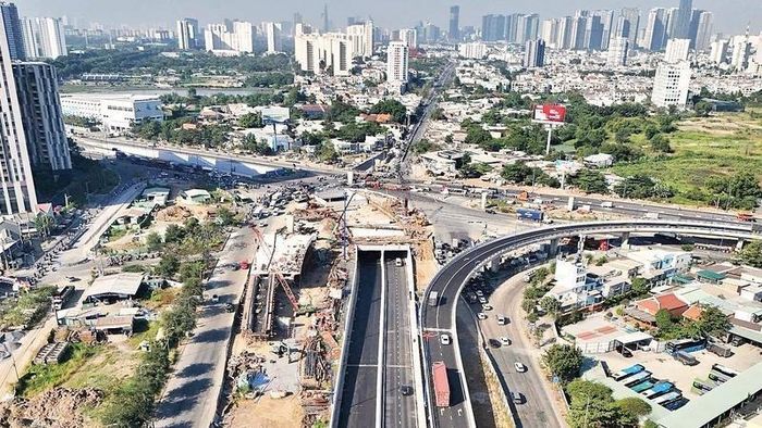 Dự án nút giao An Phú (Quận 2 cũ) có tổng mức đầu tư hơn 3.400 tỷ đồng đã nhiều lần "lỗi hẹn" hoàn thành. Ảnh internet