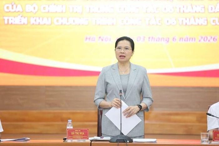 Bà Hà Thị Nga, Ủy viên Trung ương Đảng, Phó Chủ tịch - Tổng Thư ký Ủy ban Trung ương Mặt trận Tổ quốc Việt Nam, Phó Trưởng ban Thường trực Ban Chỉ đạo phát biểu tại hội nghị. Ảnh: Mặt trận.