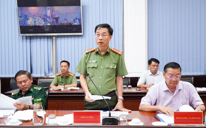 Đại diện Công an tỉnh báo cáo công tác chuẩn bị lớp đào tạo, bồi dưỡng.
