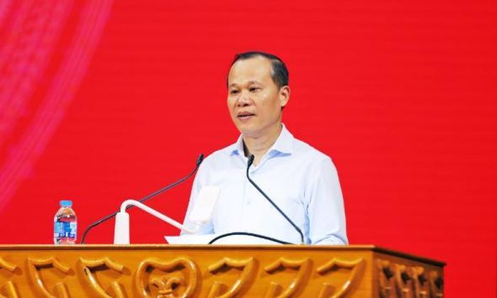  Đồng chí Mai Sơn phát biểu tại hội nghị. 