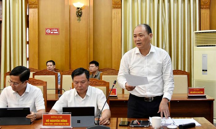  Lãnh đạo Sở Nội vụ báo cáo phương án sắp xếp thôn, tổ dân phố. 