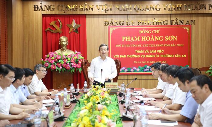  Chủ tịch UBND tỉnh Phạm Hoàng Sơn làm việc với Ban Thường vụ Đảng ủy phường Tân An. 