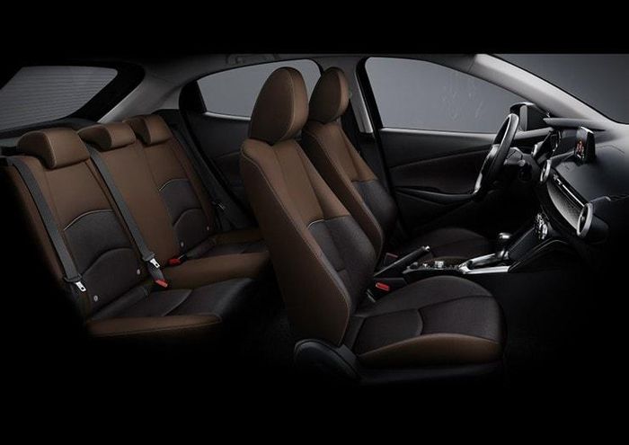 Hàng ghế sau của Mazda2