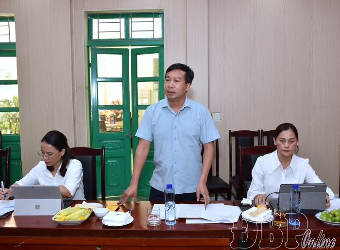 Lãnh đạo Ủy ban MTTQ Việt Nam tỉnh tham gia ý kiến tại buổi làm việc.