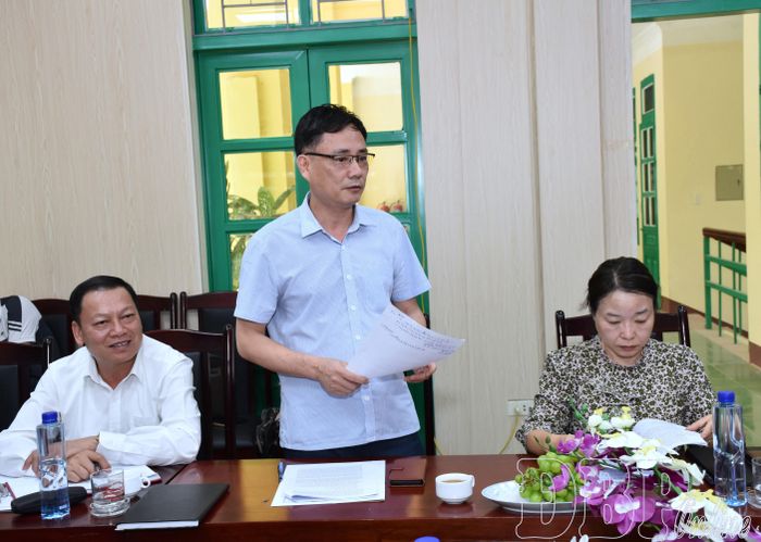 Lãnh đạo Ban Tổ chức Tỉnh ủy tham gia ý kiến tại buổi làm việc.