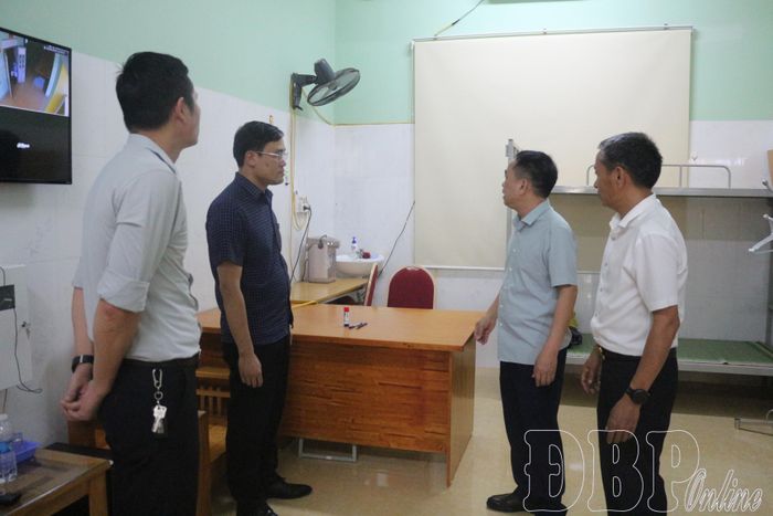  Phó Chủ tịch UBND tỉnh Nguyễn Văn Đoạt kiểm tra thực tế công tác chuẩn bị cơ sở vật chất cho kỳ thi tại Trường THCS – THPT Quài Tở.