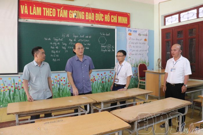  Phó Chủ tịch UBND tỉnh Nguyễn Văn Đoạt và đoàn công tác kiểm tra thực tế công tác chuẩn bị cơ sở vật chất cho kỳ thi tại Trường PTDTNT THPT Tủa Chùa.