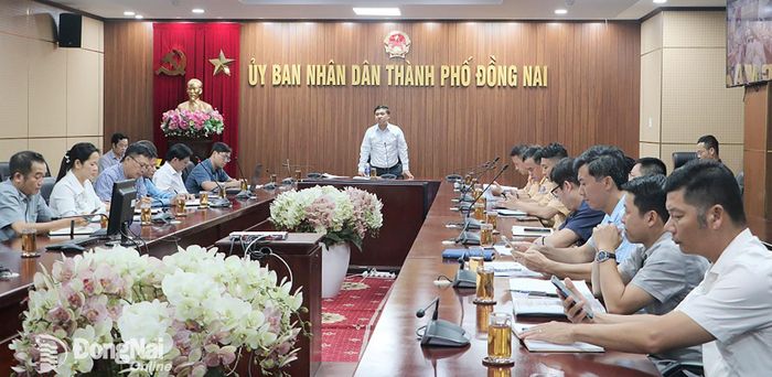 Thành ủy viên, Phó Chủ tịch UBND thành phố Hồ Văn Hà phát biểu tại buổi làm việc. Ảnh: Phạm Tùng